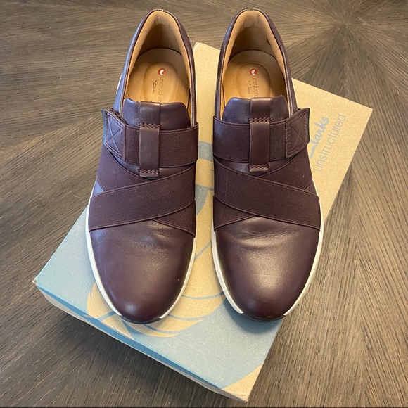 Clarks Un Rio Strap Leather Sneakers in Aubergine - Picture 1 of 6